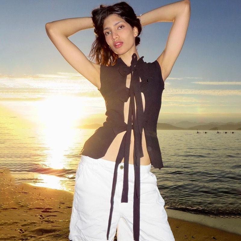 Летние сексуальные рубашки с открытой спиной на шнуровке для женщин, пляжные тонкие рукава с глубоким V-образным вырезом и бантом, укороченный топ с бантом, популярные уличные повседневные топы с вырезами