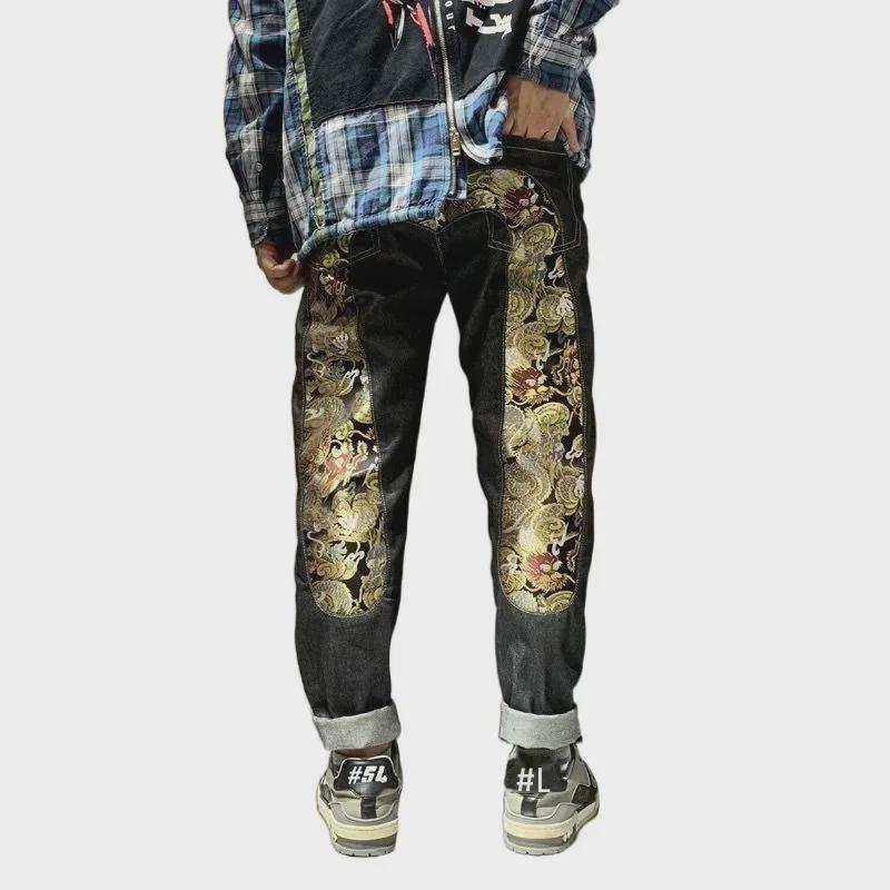 Мужские узкие прямые джинсы с большой вышивкой «М» — свободный, повседневный, в стиле National Trend