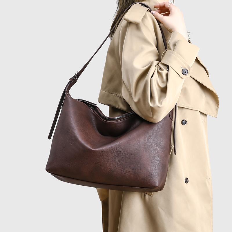 Spring 2025 Versatile High-End Large Capacity Bucket Handbag