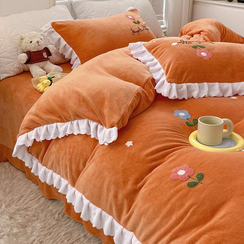 Зимнее утолщенное молочное бархатное полотенце с вышивкой, постельное белье из четырех предметов, антистатическое двустороннее бархатное коралловое бархатное теплое простынь, пододеяльник