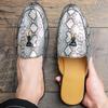 Модный дизайнер Новые мужские полушлепанцы лоферы Повседневный шарм Змеиный узор Кожаные мюли Мокасины Дышащая обувь для вождения