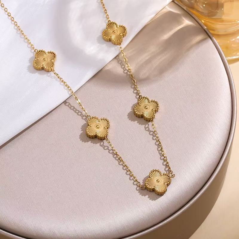 Изысканная 18-каратная титановая сталь не теряет цвет Четырехлистный клевер Двусторонняя перламутровая Пять цветков Ожерелье Цепочка для ключицы женская