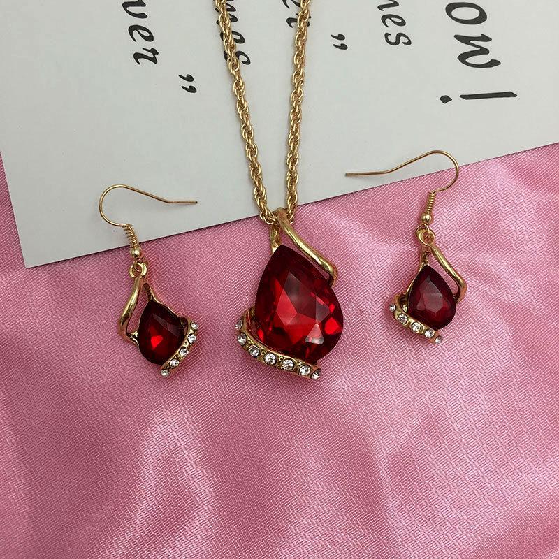 Комплект из колье и серег для невесты в европейско-американском стиле с кристаллами и цирконами в форме сердца