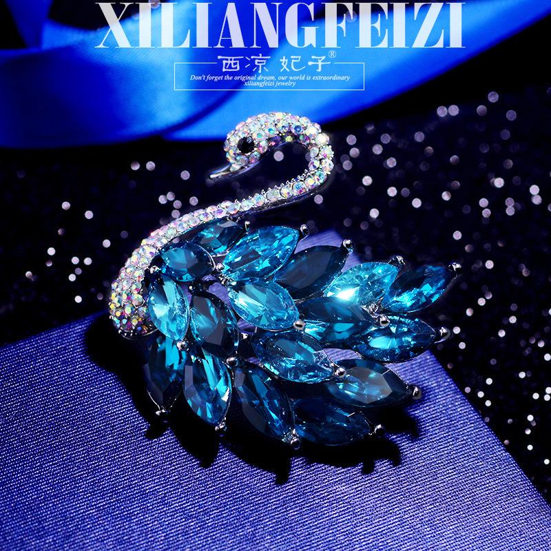 High-end Exquisite Crystal Swan Brooch, Elegant Anti-exposure Clothing Accessory, Chest Pin