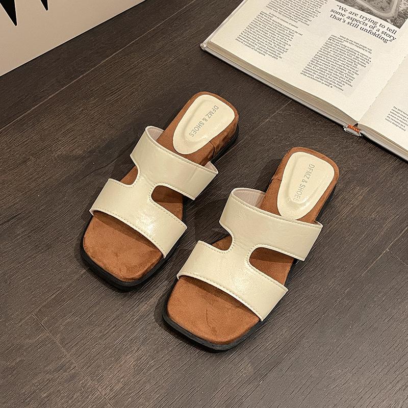 Французский простой темперамент танкетка толстая подошва закрытый носок крутые шлепанцы женские летние 2025 новые с юбкой римские сандалии