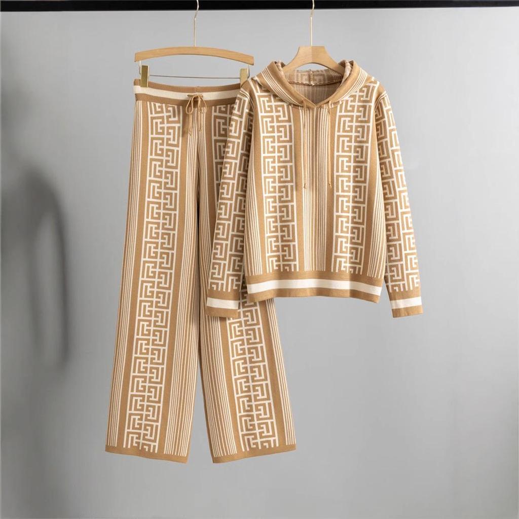 European Style Women's Spring Knitted Set: Hooded Sweater & Slimming Wide-Leg Pants