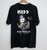НОВЫЙ Ace Frehley 1951-2025 Футболка Все размеры S-5XL AG33 Унисекс Футболка