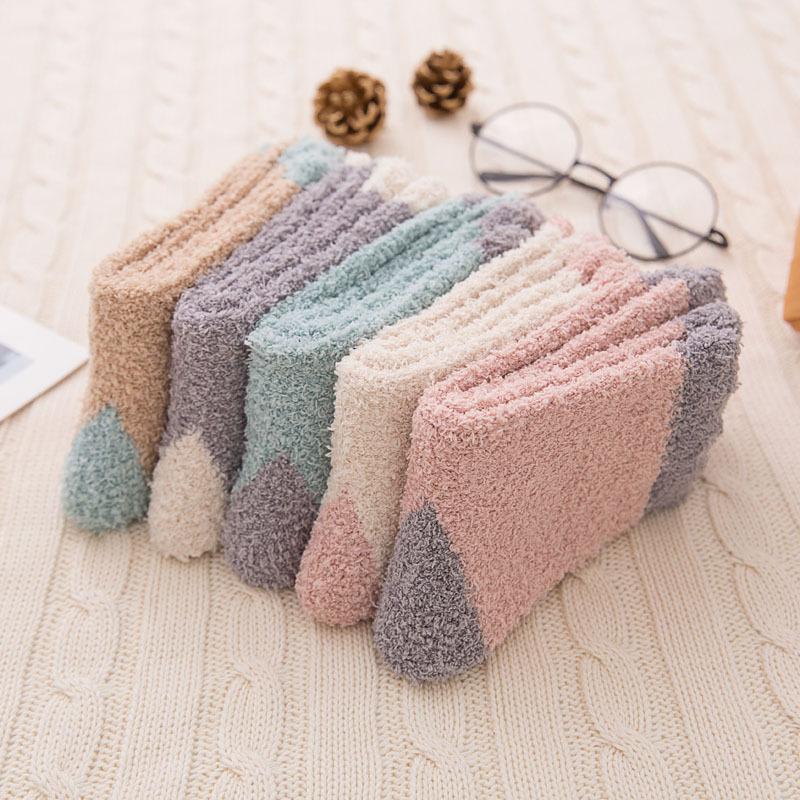 5/10 Pairs Casual Autumn Winter Fleece Lined Socks for Women Winter Coral Velvet Mid Calf Socks Thickened Warm Postpartum Floor Socks for Sleep