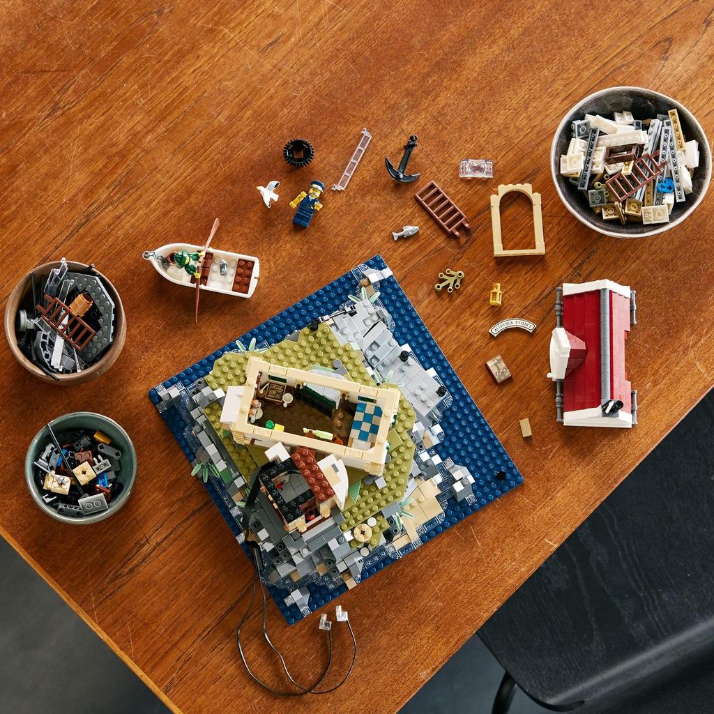 LEGO Ideas Lighthouse (with Motor) Toy, Gift for Birthdays, Christmas, Men, Women, Interior Decor, Stylish, Mom, Dad, 21335