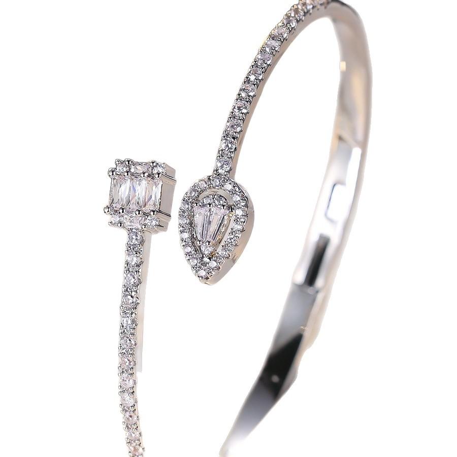 Fashionable Water Drop Square Zircon, Classic Shape, Smooth, Fashionable, Versatile, Elegant and Elegant Open Bracelet