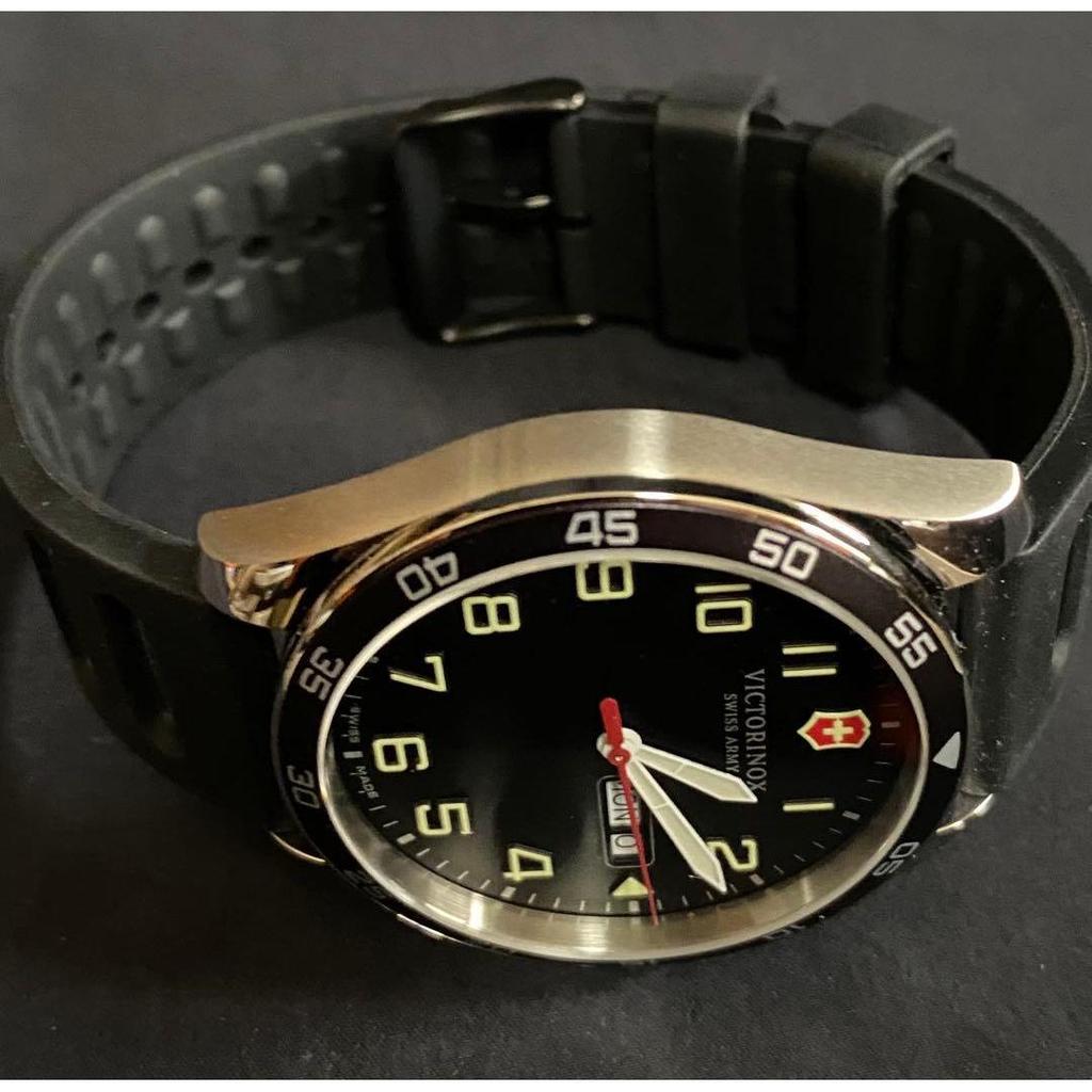 Б/у Черные часы VICTORINOX Swiss Army Рабочие, готовы к немедленному использованию