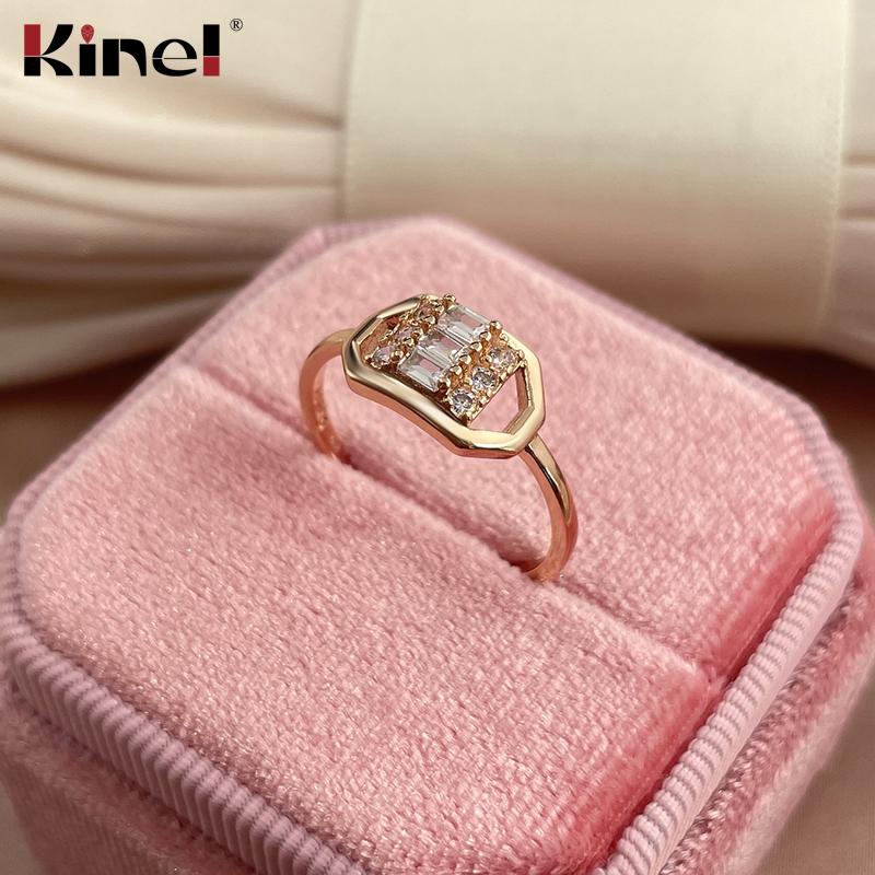 Модные кольца Kinel с квадратным цирконом