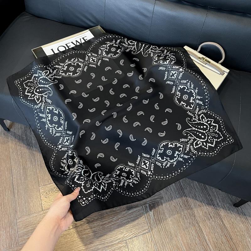 Spring and summer square scarf Korean version of women's scarf decorative binding wrist exquisite foreign style neck protection windproof headscarf