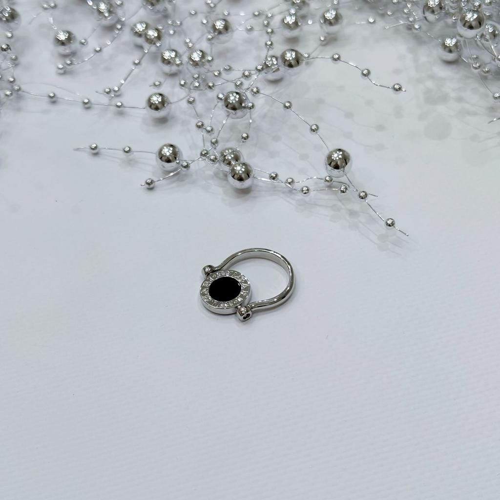 Серебряное кольцо с натуральным ониксом, вес изделия 4,49 гр (2175544)