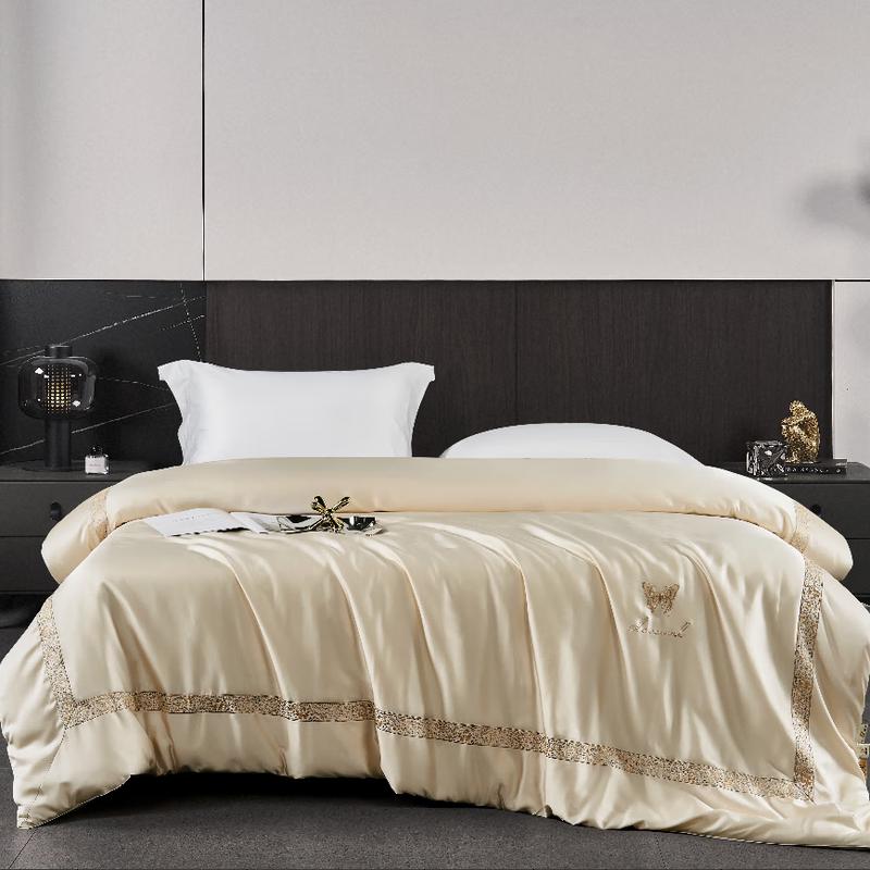Yi Yi Ai Golden Cocoon Mulberry Silk Quilt