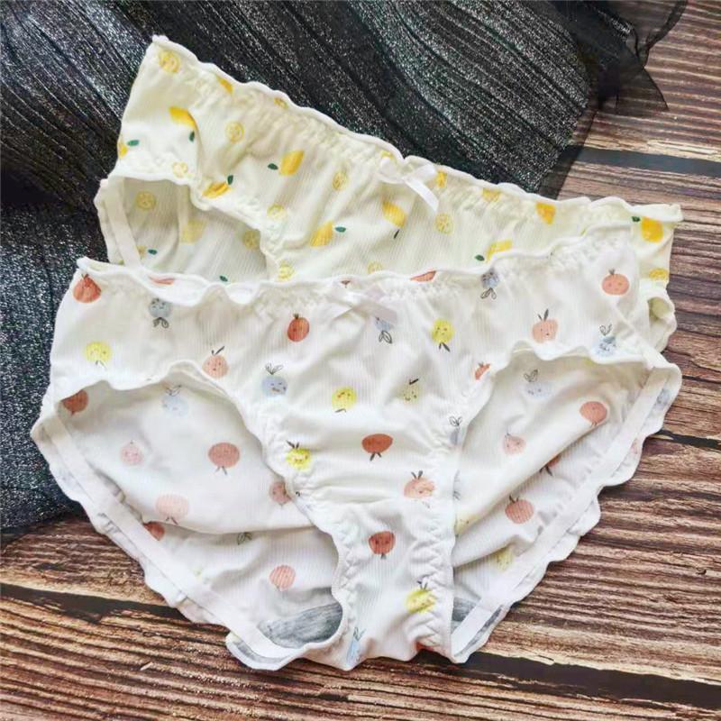 Милые и удобные облегающие шорты из ледяного шелка с низкой посадкой и принтом из мультяшных фруктов