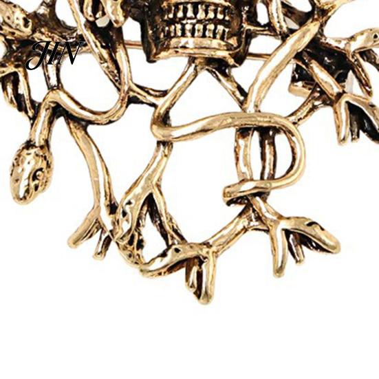 Wear-resistant Brooch Distressed Style Pin, Punk Retro Thorns Skull Design Lapel Pin with Electroplated Rhinestones Inlaid, Vines Surrounding