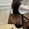 Осень-зима Новые женские сумки большой вместимости Модные сумки с леопардовым принтом Премиум-текстура Универсальные сумки для поездок на работу на плечо подмышки