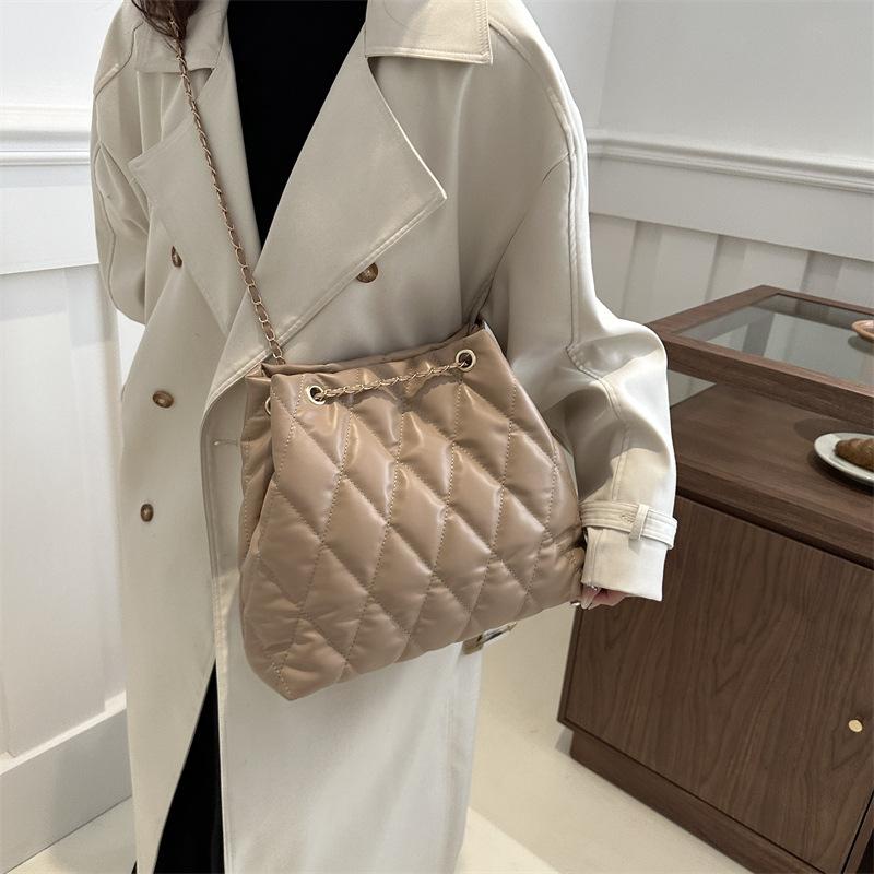 Большая вместимость модная вышитая цепочкой цепочка сумка через плечо для женщин новая дорожная сумка-тоут для женщин