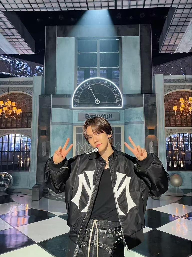 Хлопковая бейсбольная куртка-бомбер Mowalola с аппликацией, для тяжелых условий