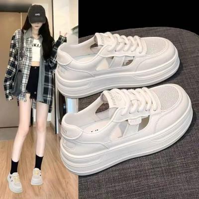 Модные женские сандалии 2025 Лето Новая уличная обувь Полые спортивные маленькие белые туфли Модные универсальные дышащие сетчатые женские туфли