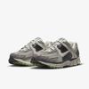 (W) Nike Zoom Vomero 5 Cobblestone и Flat Pewter FB8825-001