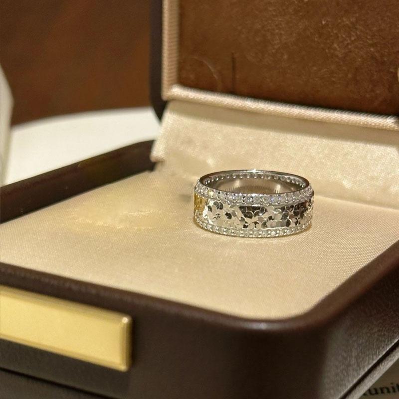 Vintage Diamond Studded Sequin Crushed Ice Ring   Diamond Two-Color Simple And High-End Couple'S Rings Jewelry Gift