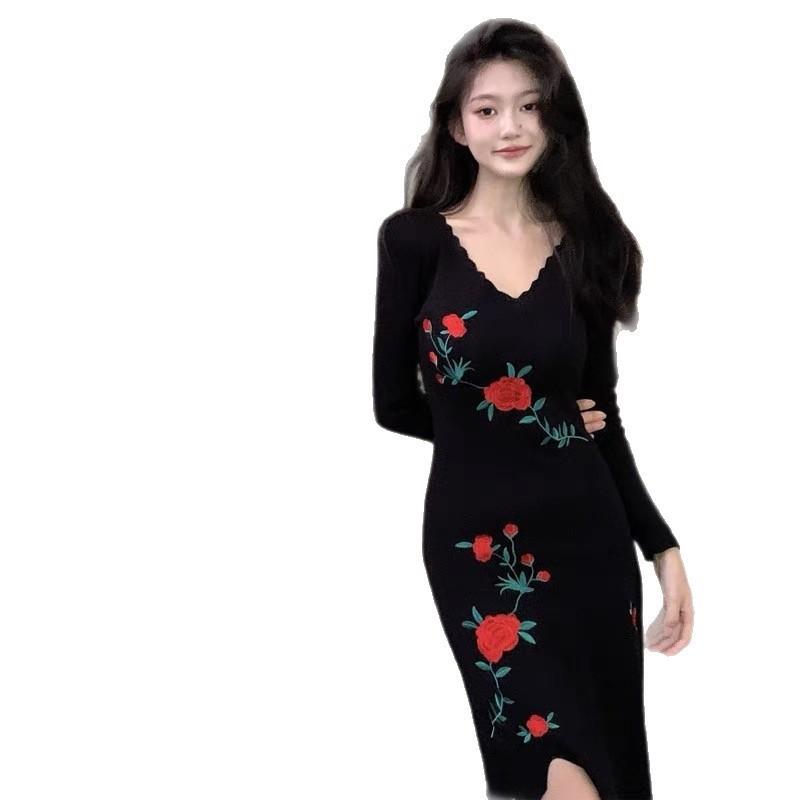 Elegant Black Knit Slip Dress With Rose Embroidery High Waist Slim Fit V-Neck Midi Length Office Casual Party