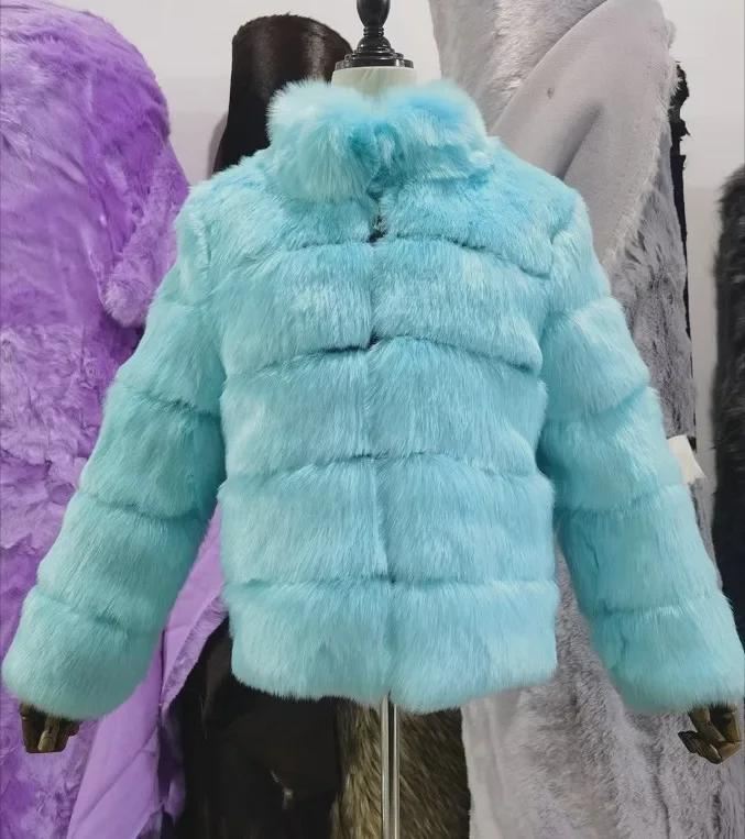 Женская шуба из искусственного меха с вставками из меха лисы на осень и зиму