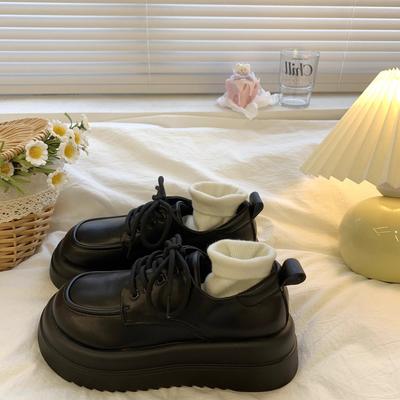 Маленькие кожаные туфли на платформе-маффине женские весенне-осенние новые белые с круглым носком на шнуровке универсальные одинарные туфли
