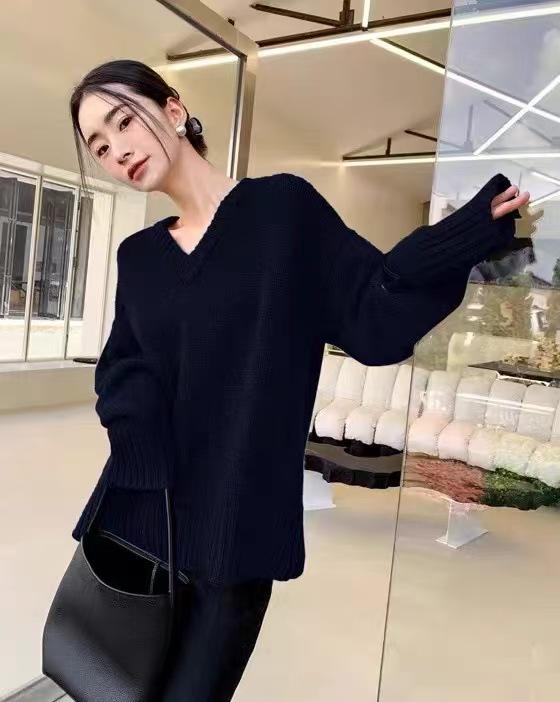 2025 Long-Sleeved V-Neck Loose Knit Sweater for Autumn & Winter