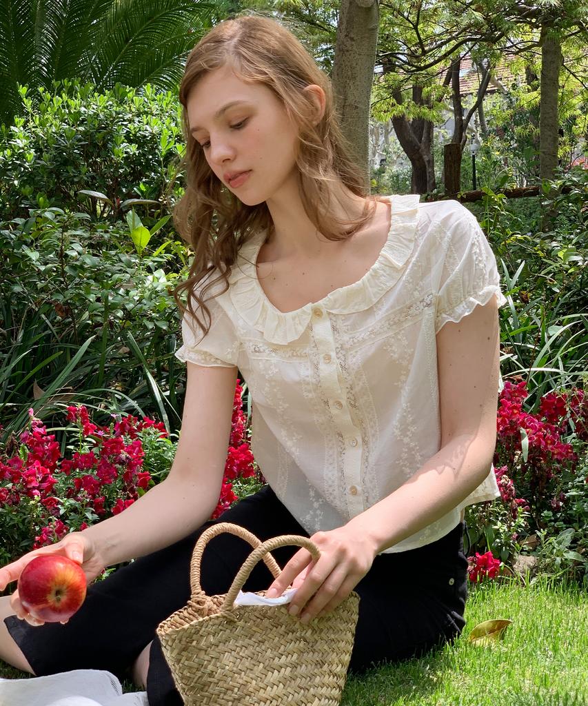LETTER FROM MOON Belle Lace Ruffle Blouse (Cream)