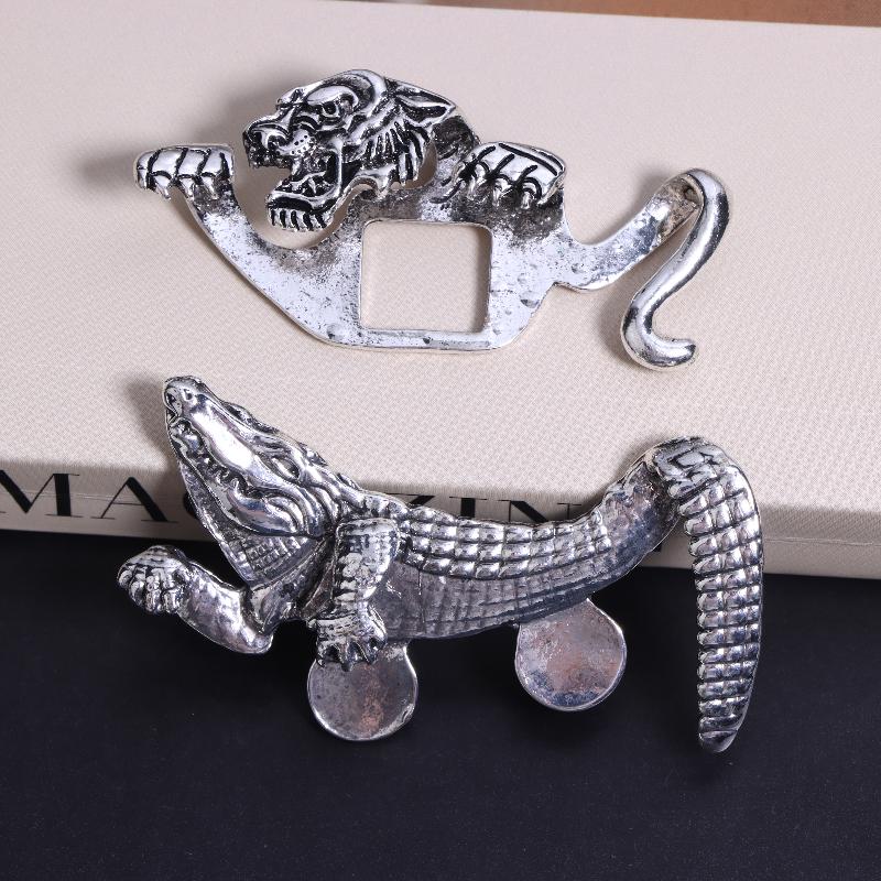 Classic Zinc Alloy Crocodile Tiger Shaped Engraved Men's Suit Lapel Pin Formal Accessory Pins For Men Suits