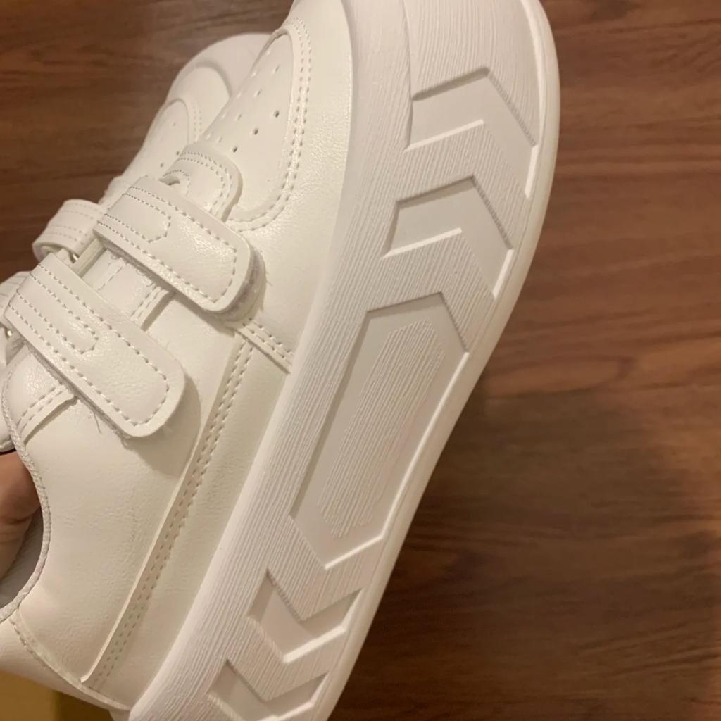 Round Head Thick Sole Big Head Shoes Women's 2024 Autumn Velcro Casual Shoes Niche Sports Shoes Heightening Versatile White Shoes