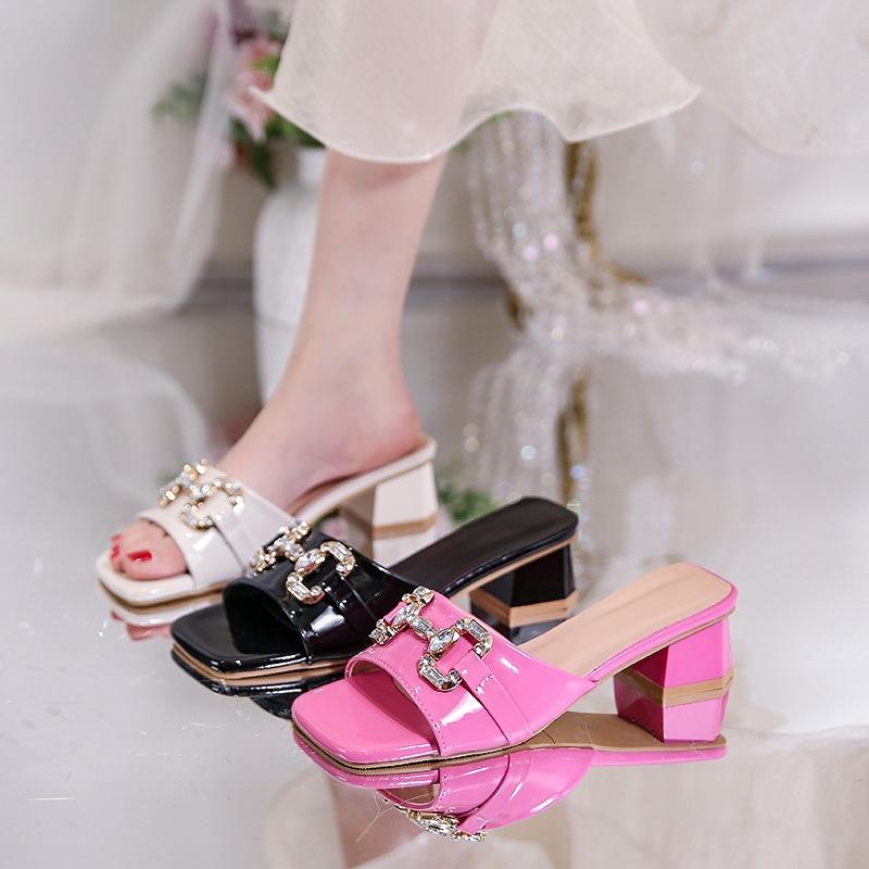 Модные женские шлепанцы на массивном каблуке, модные мюли с открытым носком, украшенные стразами и металлической пряжкой, летние повседневные элегантные сандалии для вечеринок для девушек