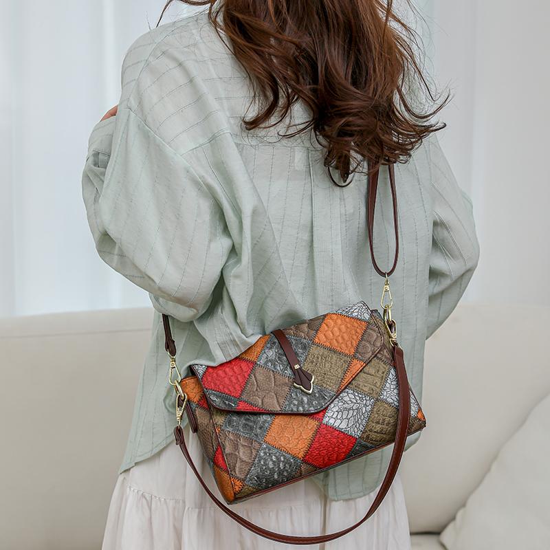 Маленькая сумка через плечо для женщин среднего и пожилого возраста, зимняя новая модная женская сумка через плечо из мягкой кожи с диагональным плетением 2024 года