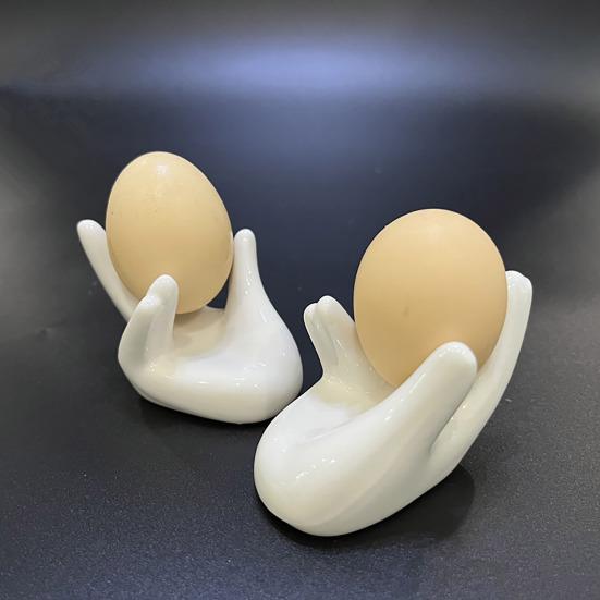 Подставка для яиц в форме руки. Прочная керамическая конструкция. Простая в уходе подставка для вареных яиц. Украшение стола.