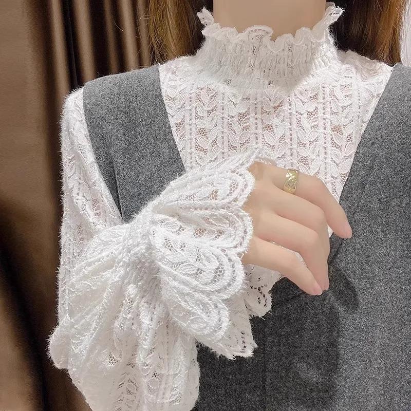 Женский топ-полуводолазка из утолщенного бархата с кружевом - элегантная мода осень/зима 2024