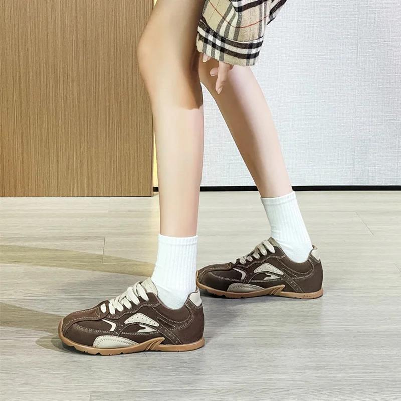 Женская спортивная обувь, роскошные повседневные теннисные кроссовки из искусственной кожи для женщин, тренд 2024 года, удобная обувь на плоской подошве, брендовая обувь для активного отдыха