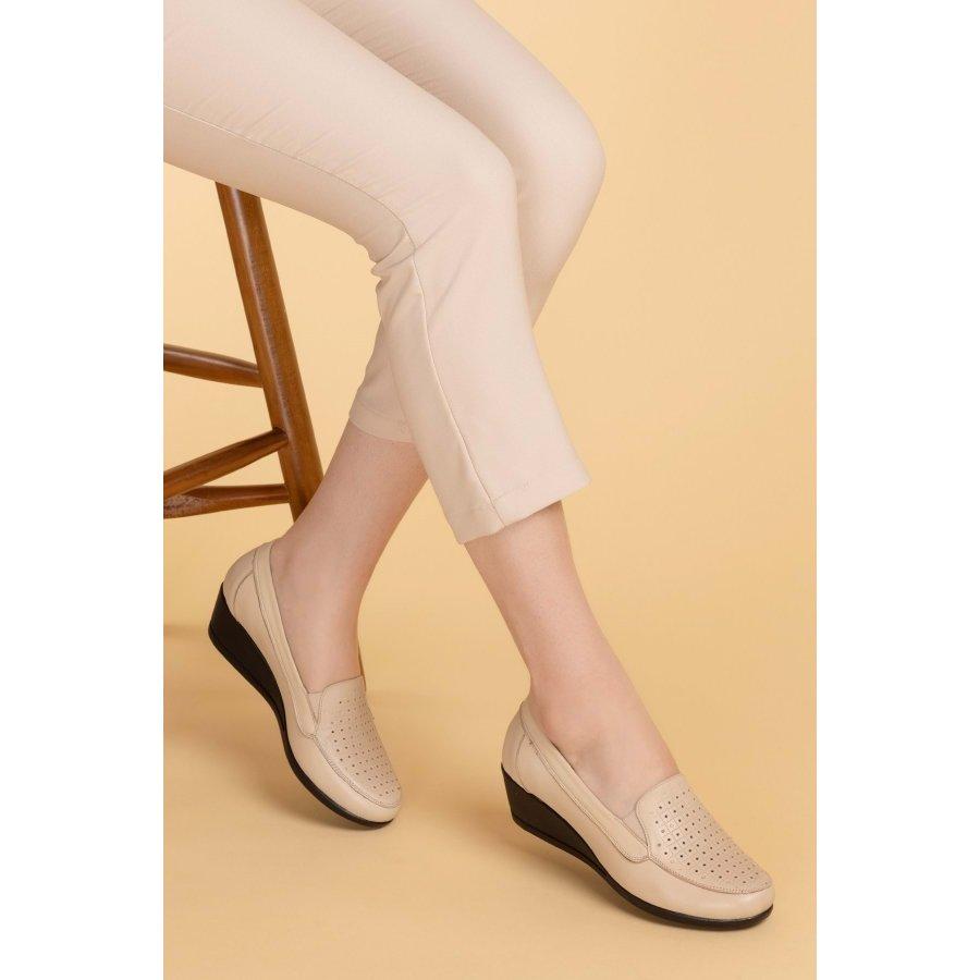 Женские повседневные туфли на танкетке из натуральной кожи на каблуке