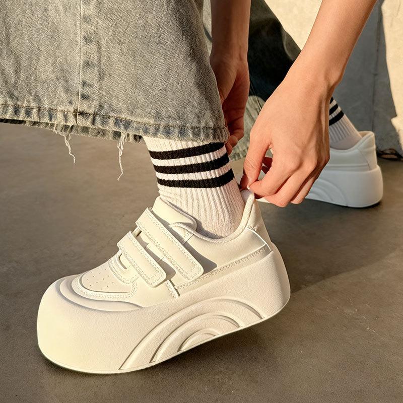 Высококлассные маленькие белые туфли облачная платформа женские 2025 новые весна и осень липучка молочные хуху большая голова уродливые милые туфли-хлебушки