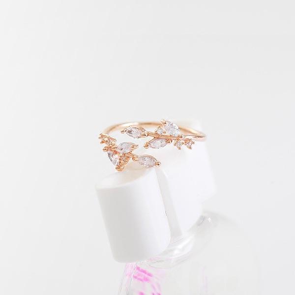 Открытое кольцо с зеленым листом и цирконием — модные украшения в корейском и японском стиле