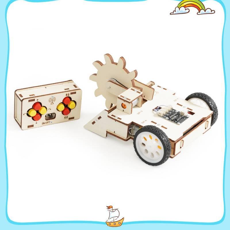 Assembled Remote Wooden Controlled Combat Vehicle With Rotating Children Set Toy