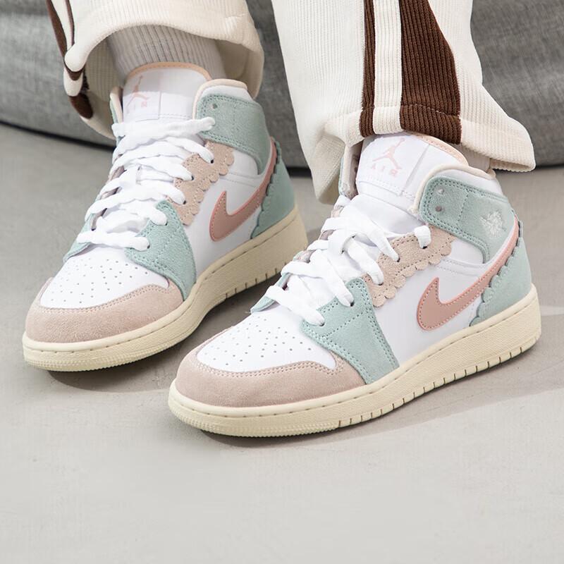 Jordan 1 Mid SE Pink Oxford GS DZ5361-100