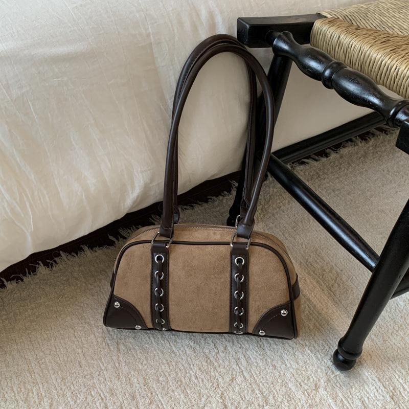 Модная универсальная сумка Бостон 2025 нишевый дизайн корейская версия инс простая высококлассная сумка через плечо для通勤 ретро