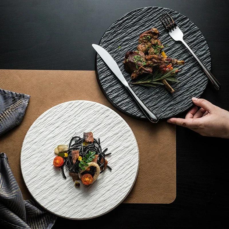 Творческая западная посуда Керамическая круглая тарелка для стейка и пасты Кухонная утварь Изящная посуда для приготовления пищи Черная каменная зернистая плоская тарелка