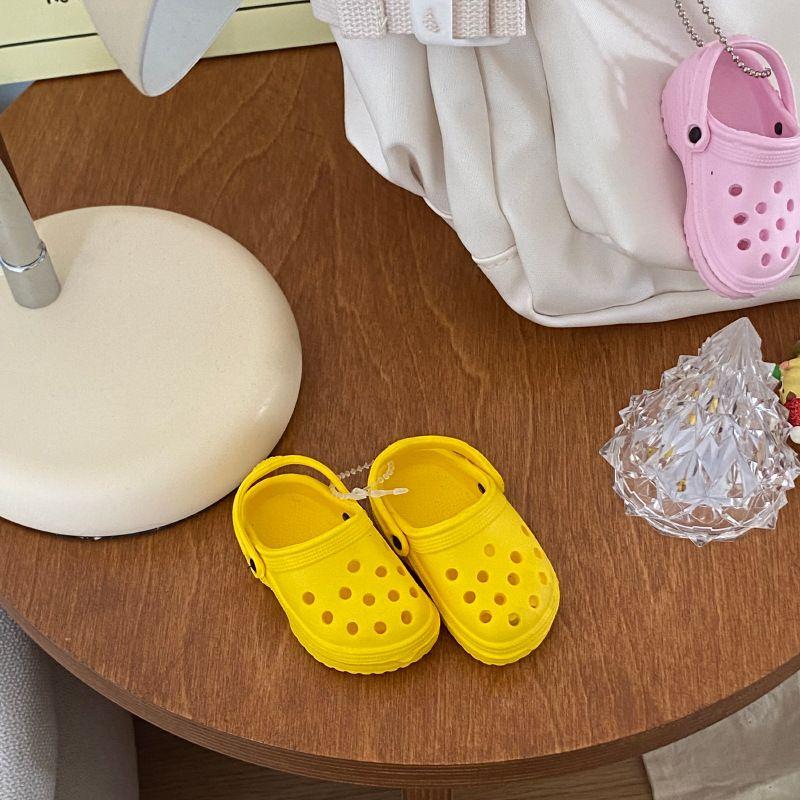 Funny Mini Mini Hole Shoes Pendant Pet Shoes Childen of Heaver Couple Keychain Cute Hang Decorations DIY Accessories
