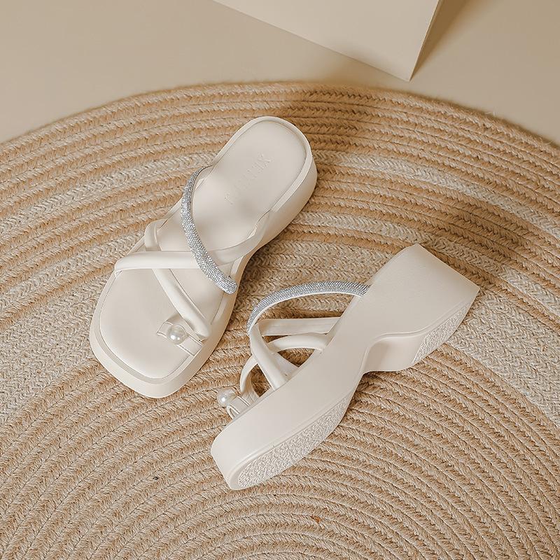 Thick-soled cool slippers women's spring and summer new muffin bottom toe flip-flops pearl rhinestones strips with beach shoes