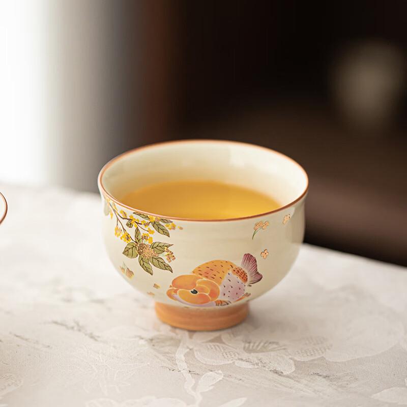 Керамическая пиала для чая Yipan с золотыми рыбками