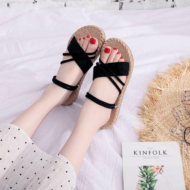 Женские сандалии 2024 года, новые модные корейские тапочки, женские повседневные плоские повседневные ретро-римские сандалии, пляжные сандалии для отдыха на открытом воздухе, сандалии для женщин